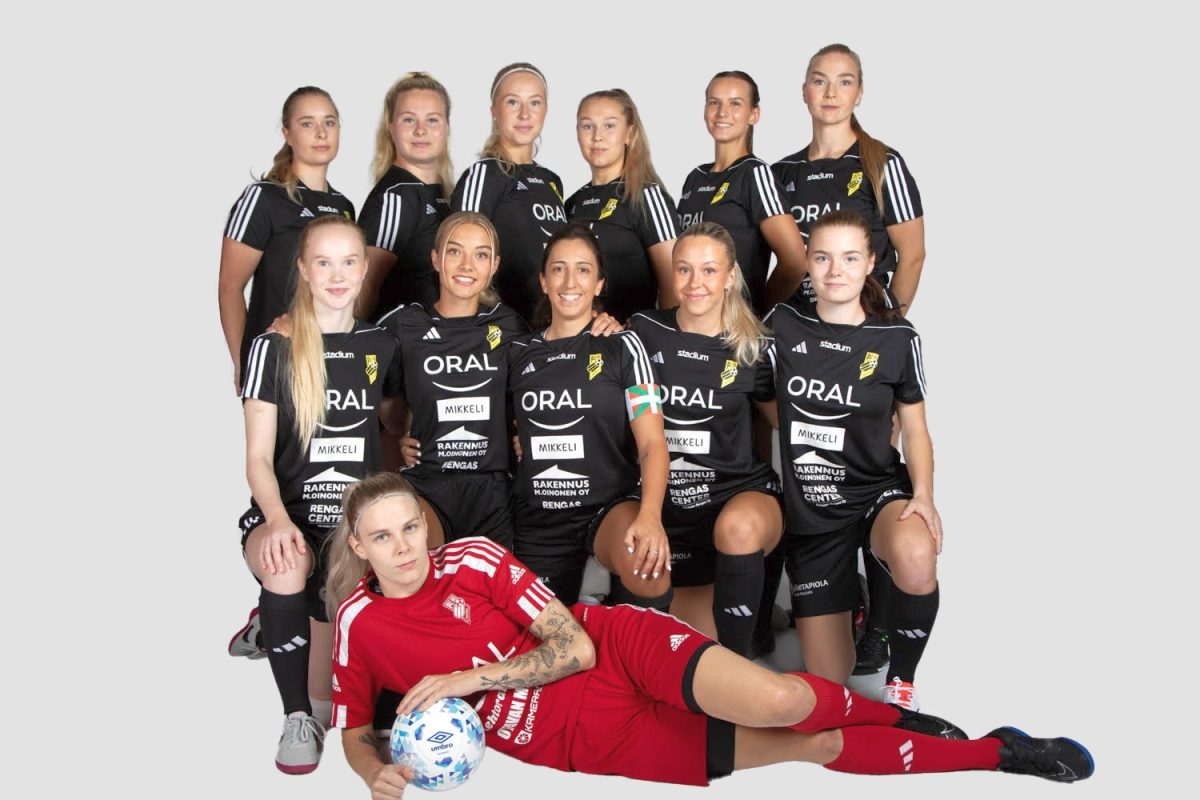 Porrassalmen urheilijoiden Naisten Futsal-liigajoukkueen joukkuekuva kaudelle 10123-2024